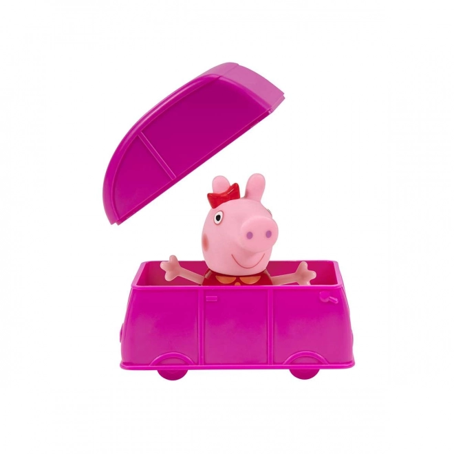 Figurina surpriză cu Peppa Pig în mașinuță