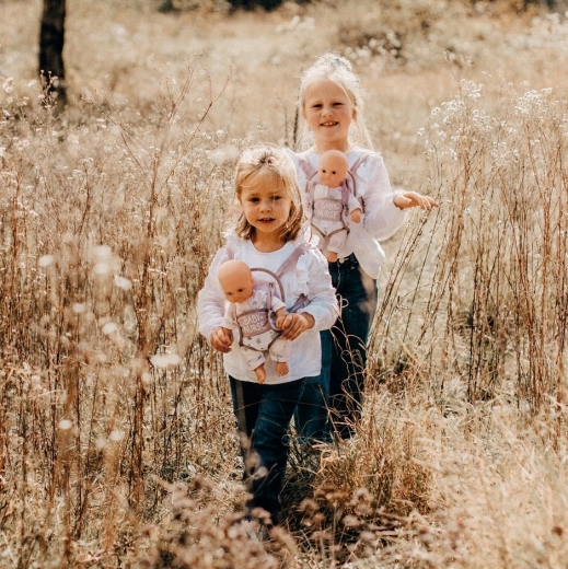 Două poziții de purtare pentru mai multă joacă