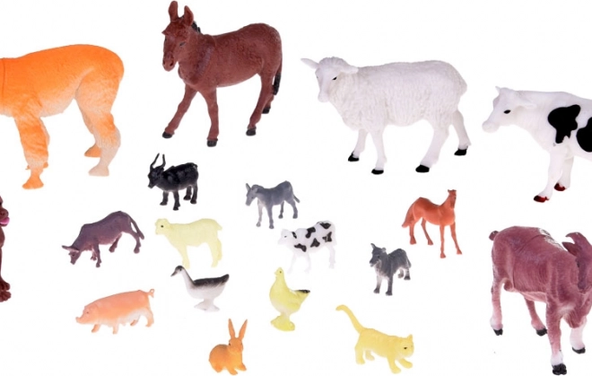 Set bogat de animale și accesorii