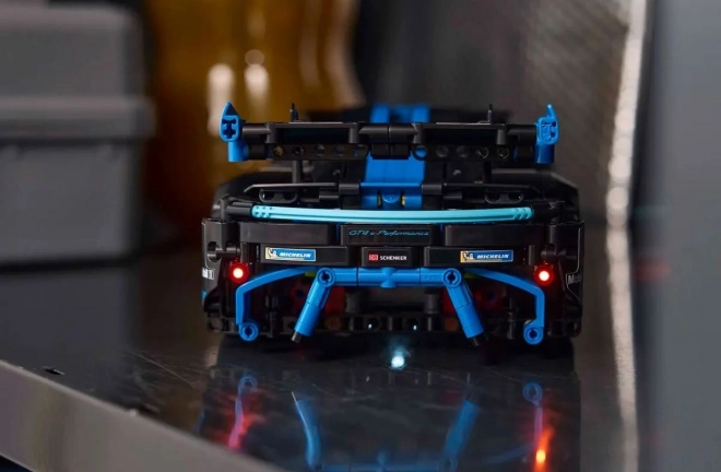 Mașină de curse Porsche GT4 e-Performance LEGO Technic