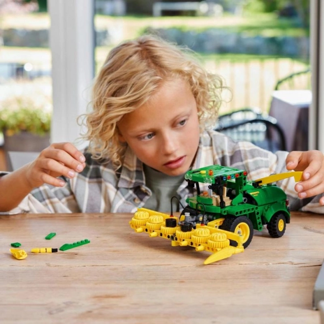 Recoltător de furaje John Deere 9700 de la LEGO Technic