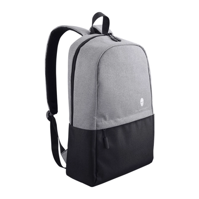 Spațiu pentru laptop de până la 17,3″