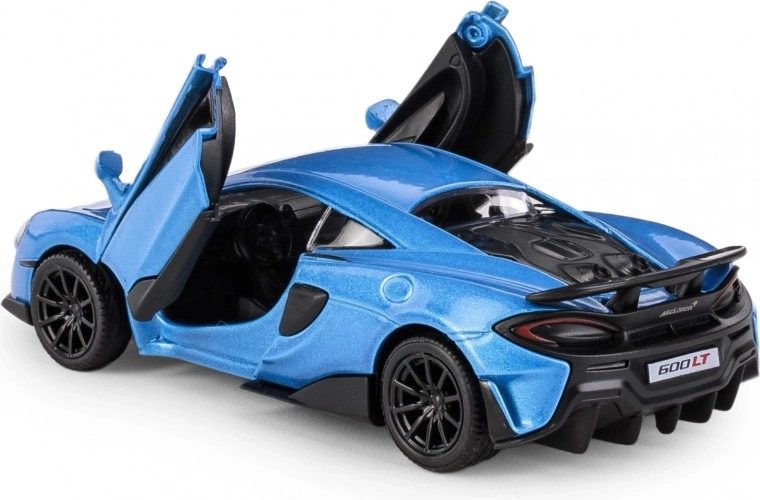 Scară fidelă 1:32 și design detaliat