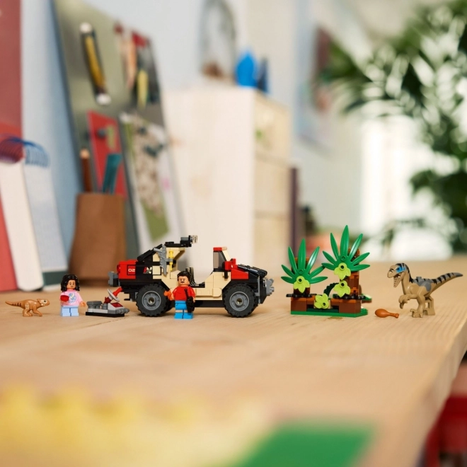 Set de construcție LEGO Jurassic World: Evadare cu mașina de teren de velociraptor