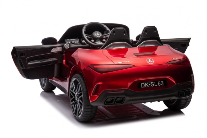 Mercedes AMG SL63 mașină roșie vopsită pe baterie