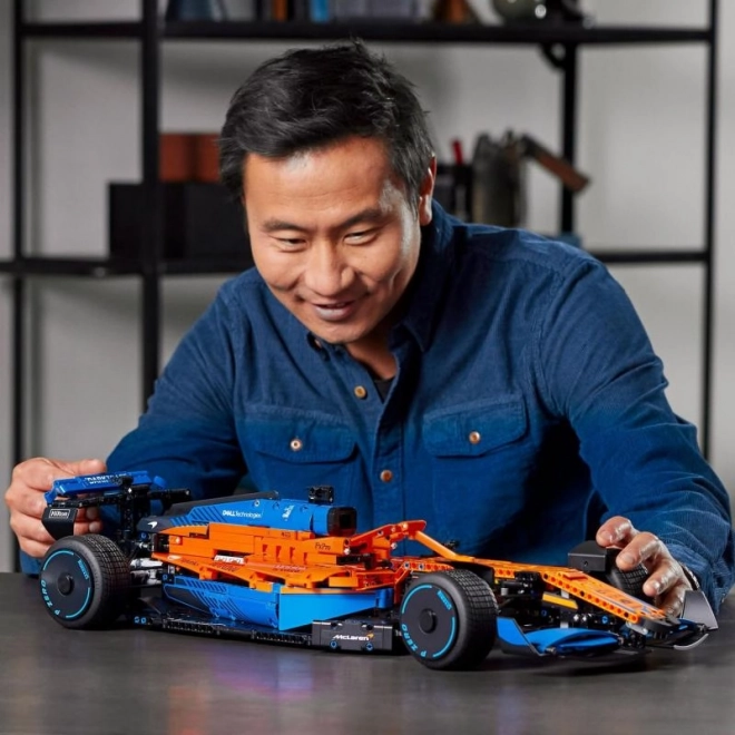 Mașină de curse McLaren Formula 1 LEGO Technic