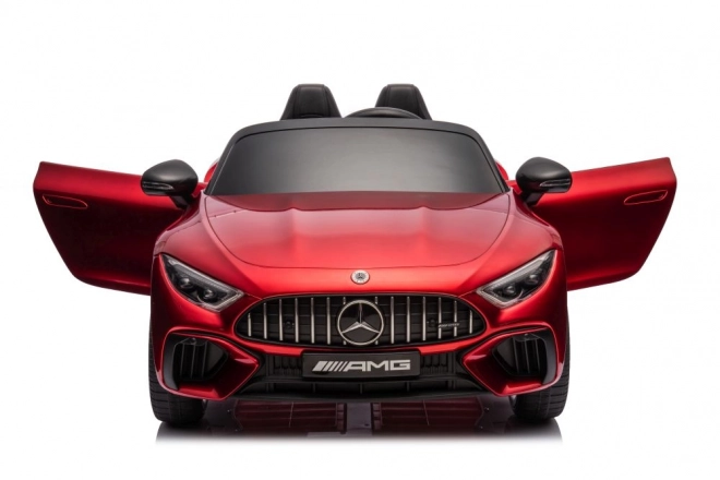 Mercedes AMG SL63 mașină roșie vopsită pe baterie