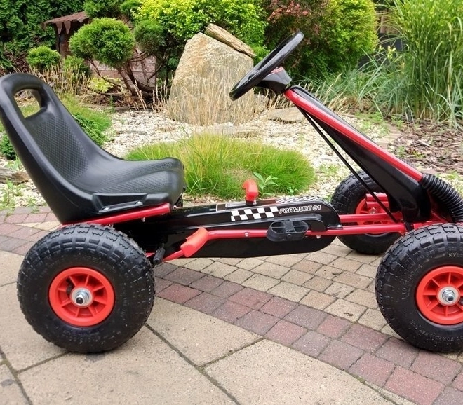 Kart cu pedale + Anvelope gonflabile + Scaun reglabil – Roșu