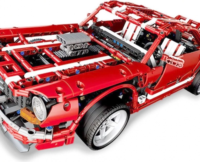 Muscle car realist cu elemente mobile