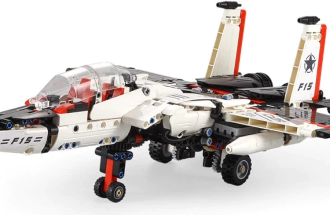 Două modele într-o singură cutie: robot și avion de vânătoare F15