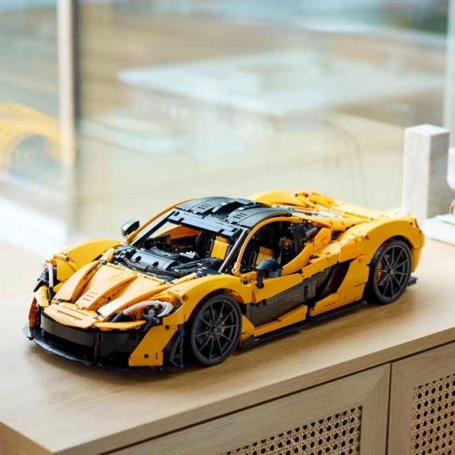 Mașină de curse LEGO Technic McLaren P1 pentru adulți