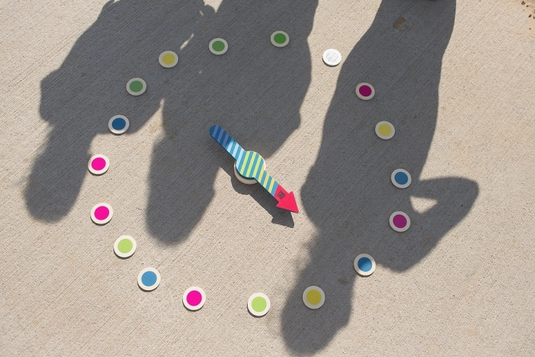 Jetoane față-verso: culori și numere într-un singur joc