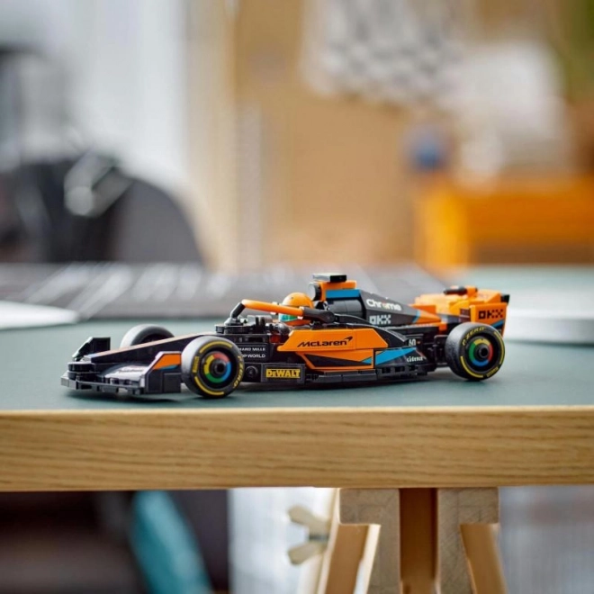 Mașină de curse McLaren Formula 1 ediția 2023