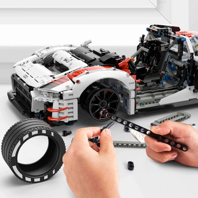 Set de construcție RC Auto Audi R8 1:8 de la Rastar cu 3322 Piese