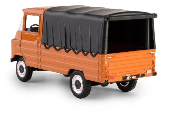 Vehicul clasic polonez Żuk maro