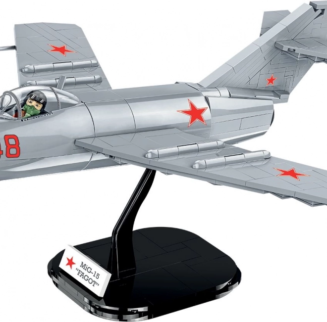 Model fidel MiG-15 la scara 1:32