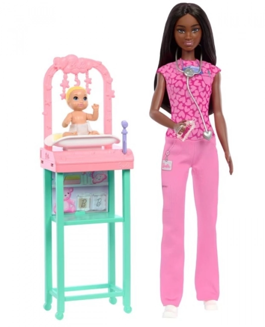 Păpușa Barbie Doctor Pediatru cu păr brunet