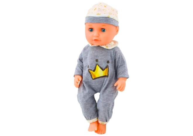 păpușă bebe în pijama gri care face pipi cu sticluță și sunete