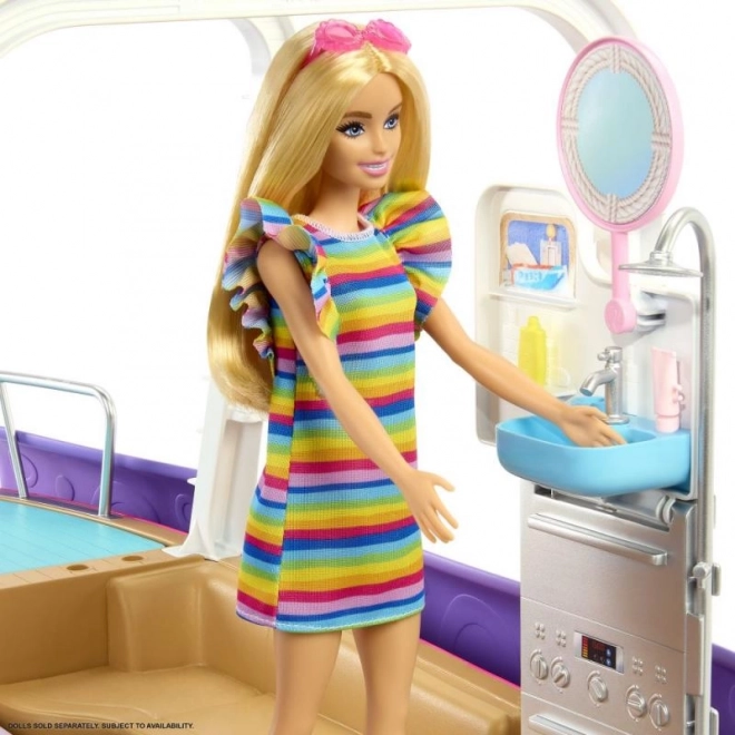 Barbie iaht de vis cu motor, cu transformare a interiorului și accesorii