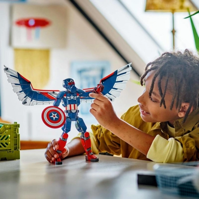 Figurina LEGO Marvel Captain America cu Falcon