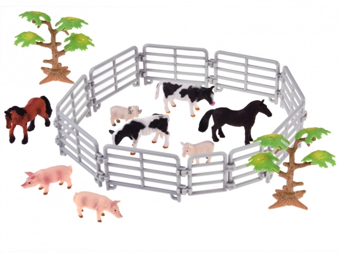 Ferma mare echipată cu tractoare, animale și accesorii