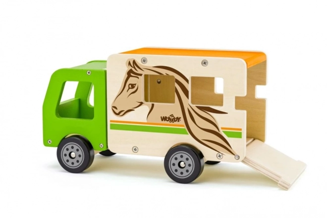 Camion din lemn pentru transport cai