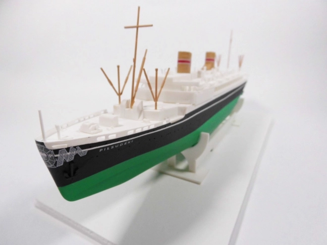 Model de nave m/s Piłsudski