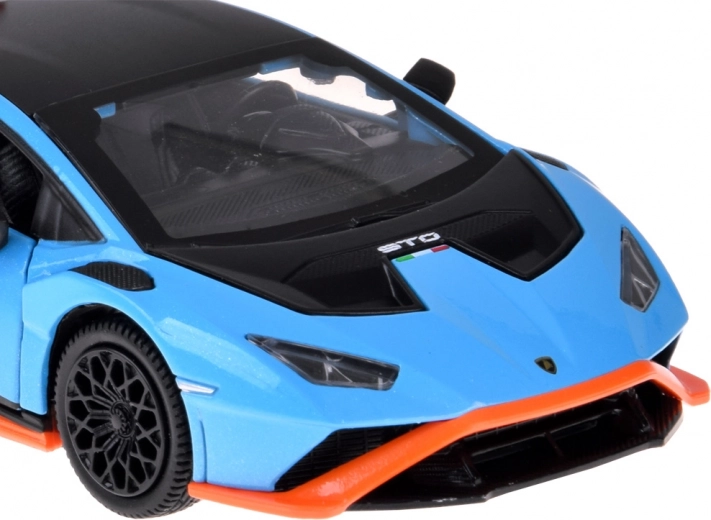 Caroserie metalică, roți din cauciuc