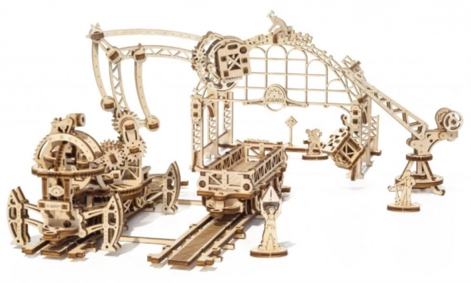 Puzzle mecanic din lemn Ugears - Terminal feroviar din orașul mecanic