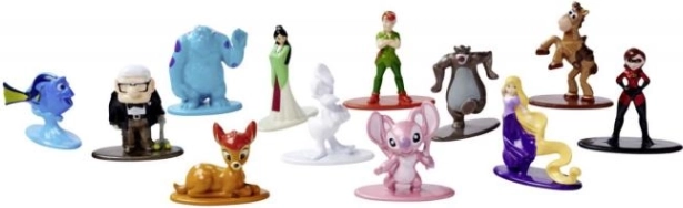 Mini figurine din metal cu detalii atent lucrate