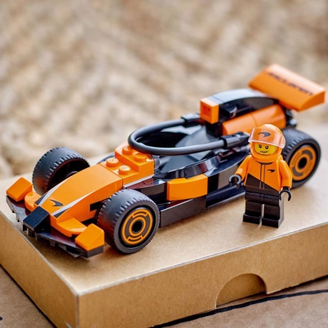 Lego City pilot și mașină de curse McLaren