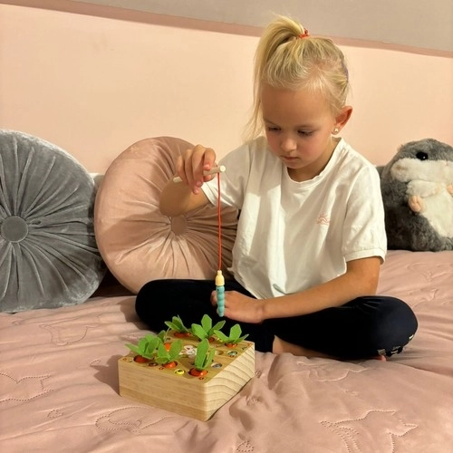 Joc din lemn Montessori 2 în 1 Grădina de Morcovi