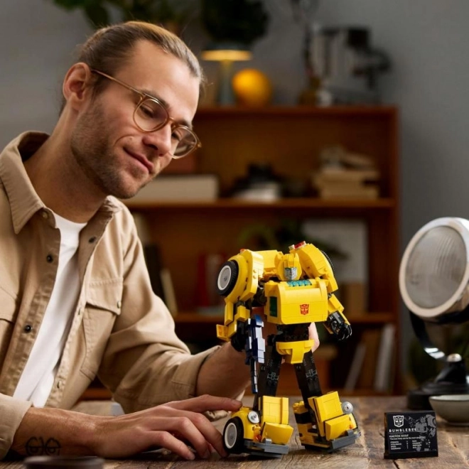 Transformers LEGO Bumblebee pentru adulți