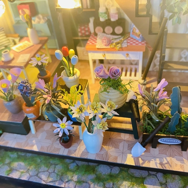 Miniatura căsuței Casa cu Flori a lui Darcy