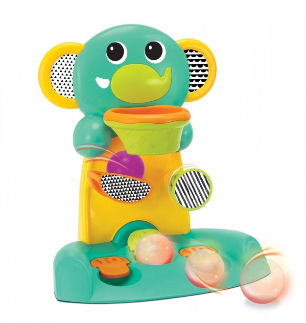 Elefant Mickey jucând baschet