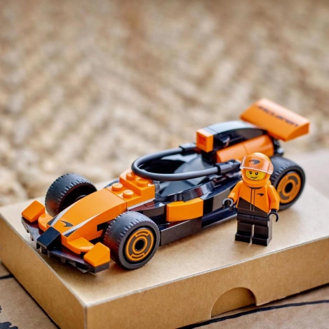Lego City pilot și mașină de curse McLaren