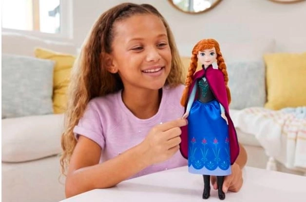 Păpușa Disney Frozen Elsa Regatul de Gheață 2 – Anna în rochie albastru-neagră
