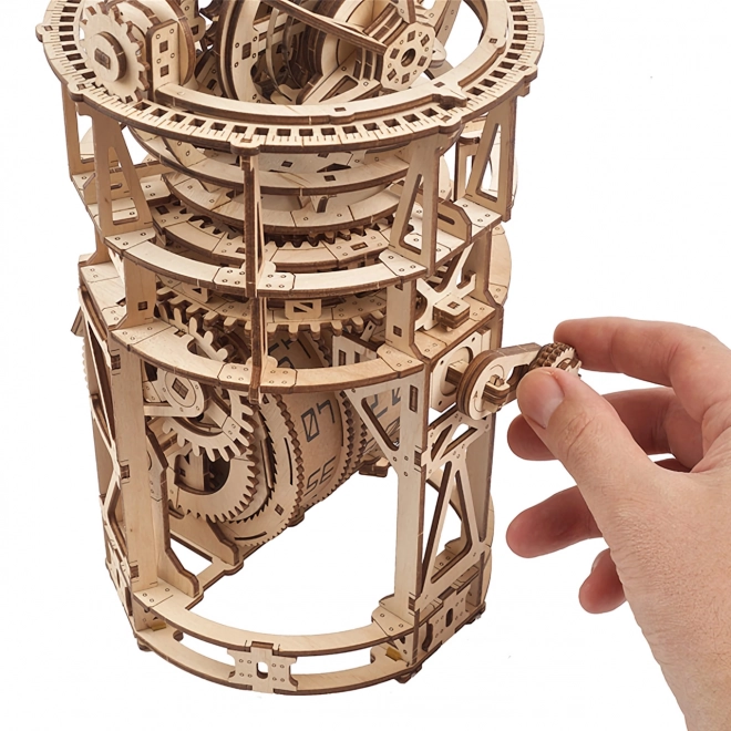 Ugears model mecanic din lemn cu mecanism de ceas și tourbillon