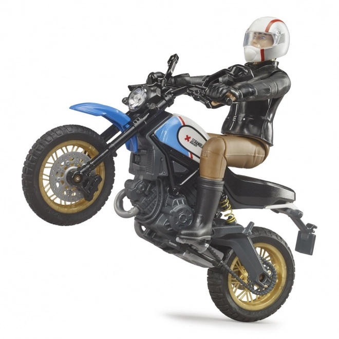 Motocicletă Scrambler Ducati Cafe Racer cu figurina de pilot