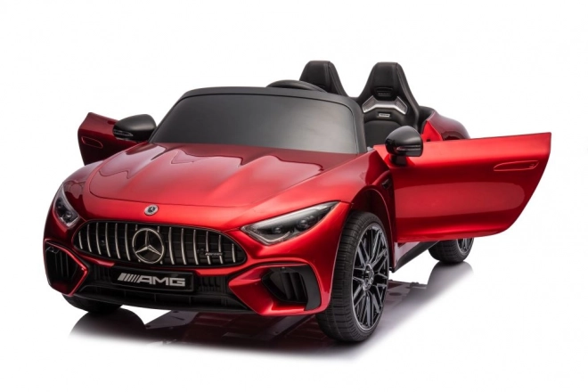 Mercedes AMG SL63 mașină roșie vopsită pe baterie