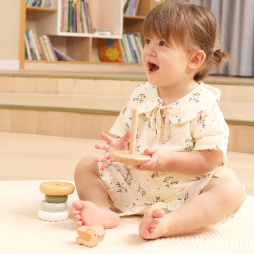 Execuție sigură din lemn pentru mânuțe mici