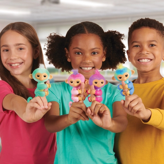 Maimuță interactivă Fingerlings roz Harmony