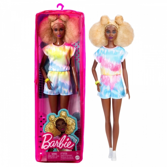 Barbie Model cu tricou aprins și fustă în carouri