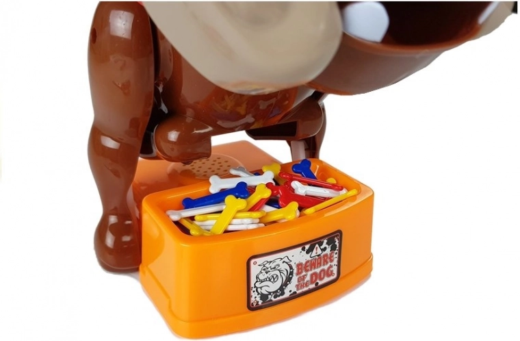 Oase colorate și bolul „Beware of the Dog”