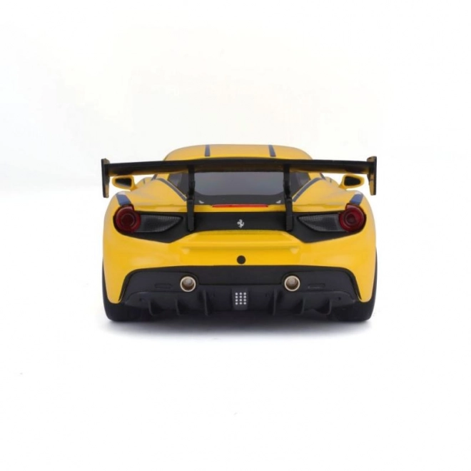 mașină de curse Ferrari 488 Challenge galbenă la scară 1:24