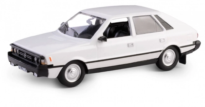 Mașină vintage FSO Polonez alb