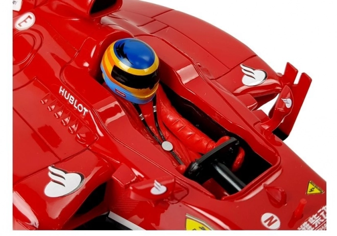 Mașina de curse Ferrari F138 Formula 1 roșie
