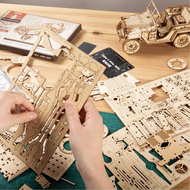 Puzzle 3D din lemn jeep militar Robotime Rokr