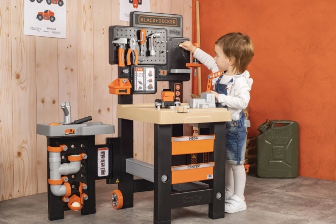 Megaatelier Smoby Black & Decker pentru micii meșteri