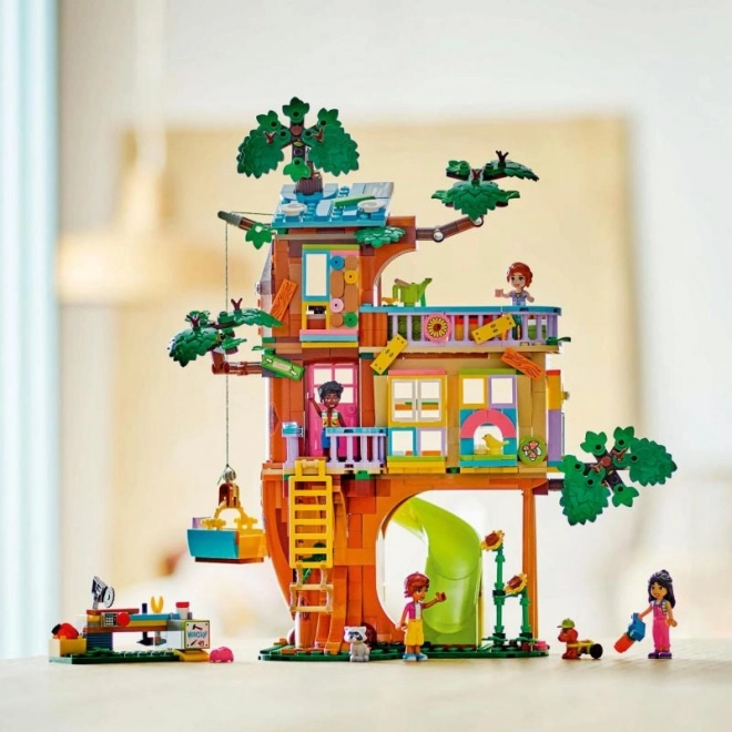 Lego Friends întâlnire la cabana prieteniei din copac